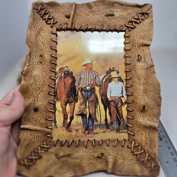 Russ Photo Frames Set Of 2 Faux Leather Look With Stitching Made Of Poly Resin - Picture 15 of 15